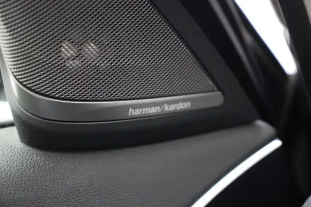 BMW 5 Series view 9