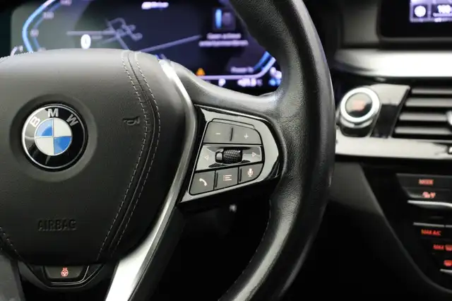BMW 5 Series view 27