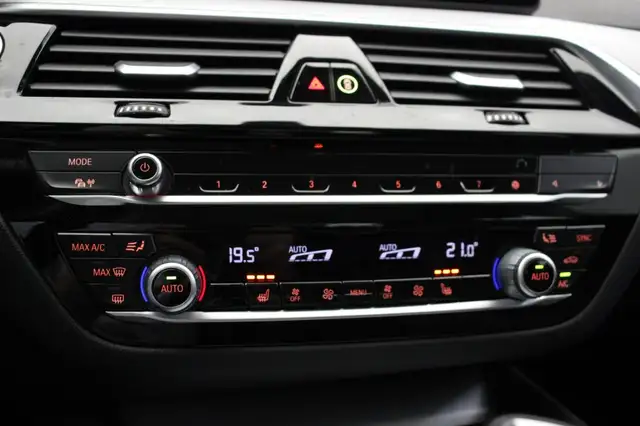 BMW 5 Series view 8