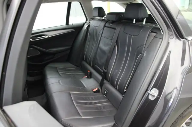 BMW 5 Series view 13