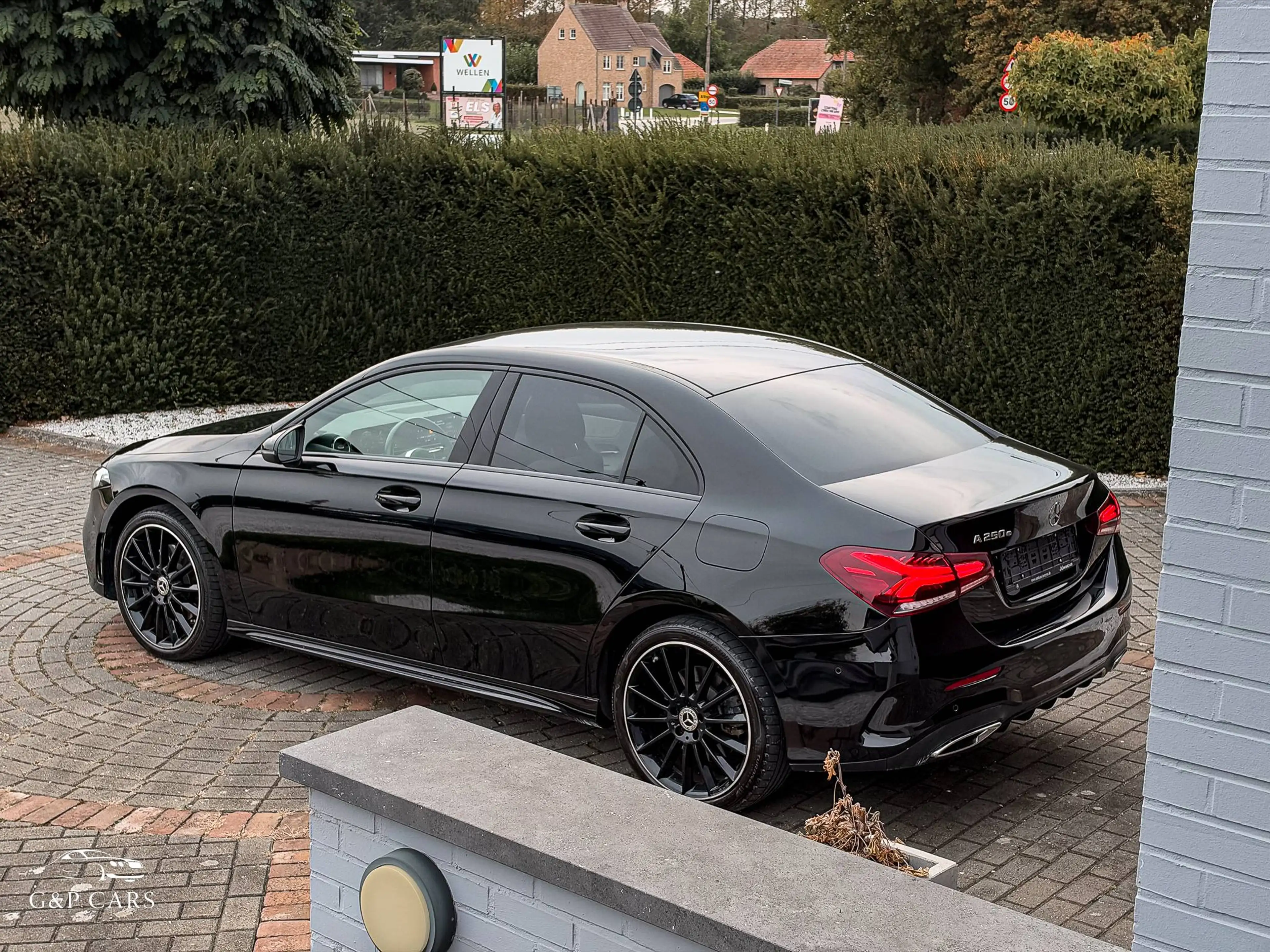 Mercedes-Benz A 250 e AMG Line | Night | 19 inch | Navi | Camera — photo 4