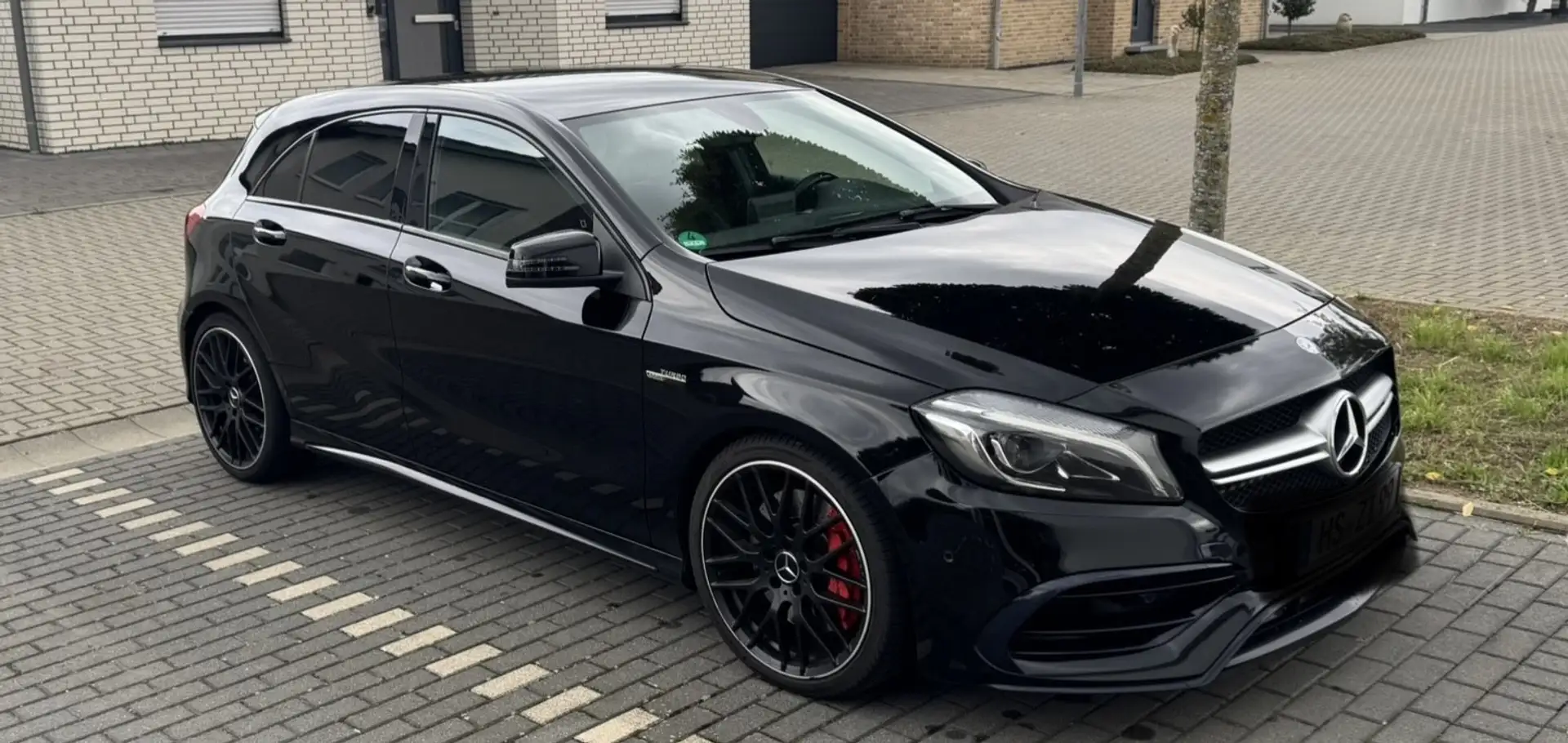 Mercedes-Benz A 45 AMG 4Matic Speedshift 7G-DCT ++ Sport-AGA ++ Schwarz - 2