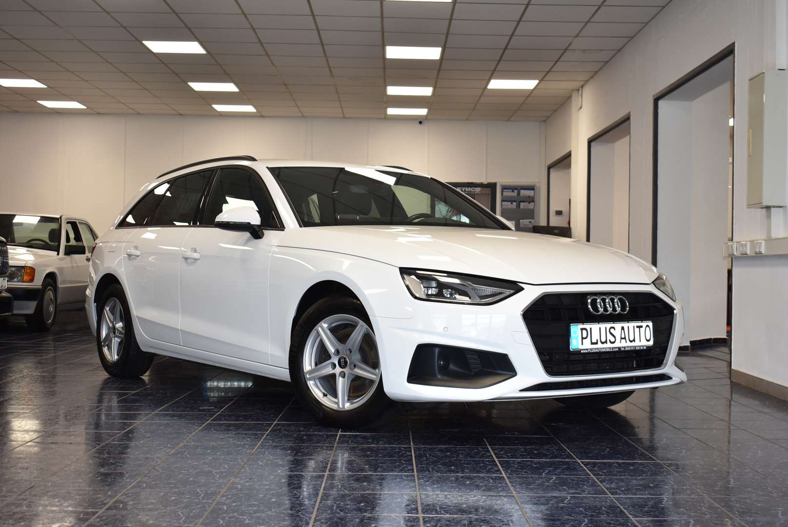 Audi A4 nuo 327 €/ mėn Dyzelinas 2023m. Kita Automatinė