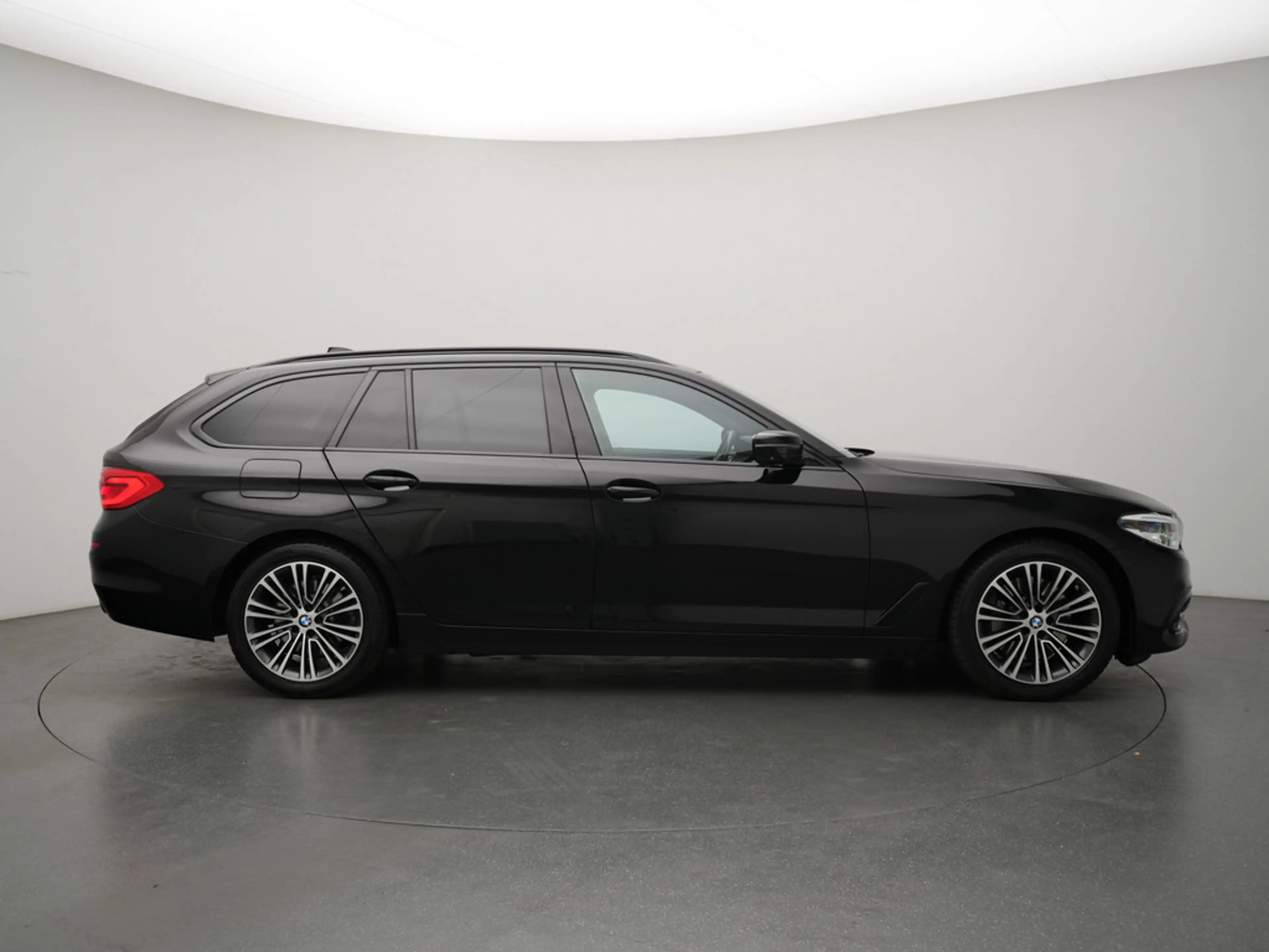 BMW 525 dA Touring Sport Line STANDHZ PANO H/K ACC — photo 3
