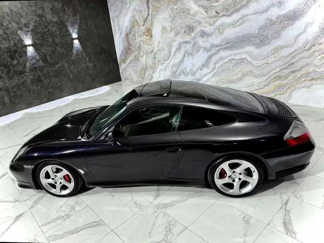 Porsche 911 view 11