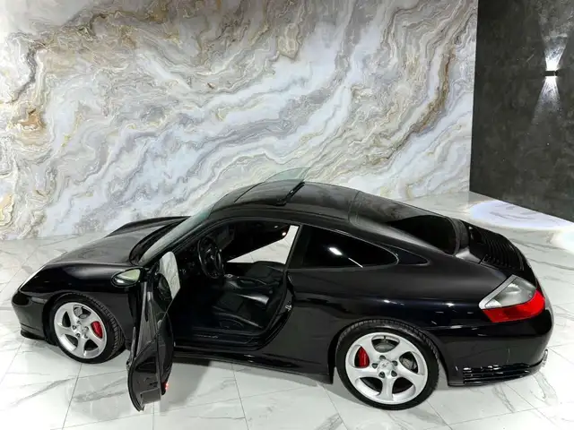 Porsche 911 view 12