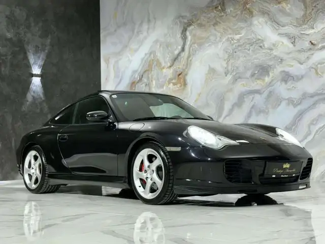 Porsche 911 view 9
