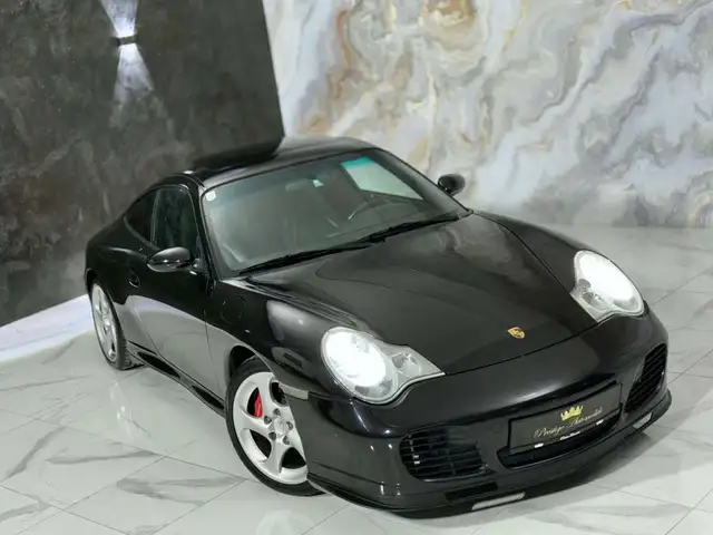 Porsche 911 view 10