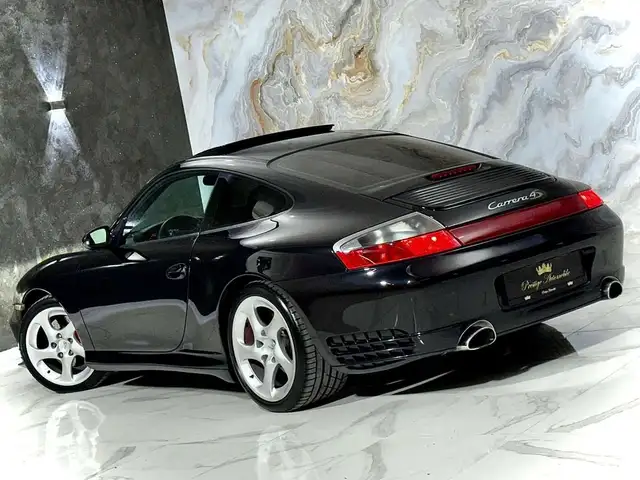 Porsche 911 view 15