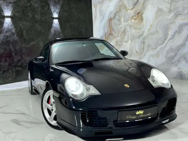 Porsche 911 view 6