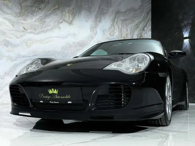 Porsche 911 view 4