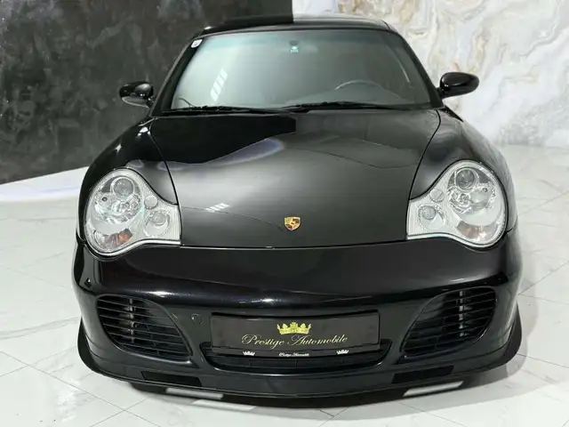 Porsche 911 view 5