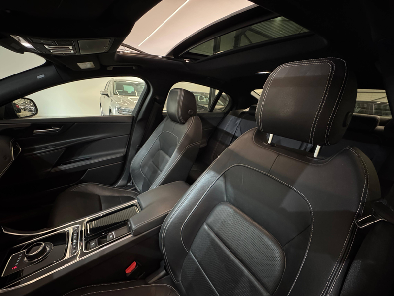 Jaguar XE 2.0D R-Sport - Pano/Navi/Cruise/Zetelvw/Keyless — photo 12