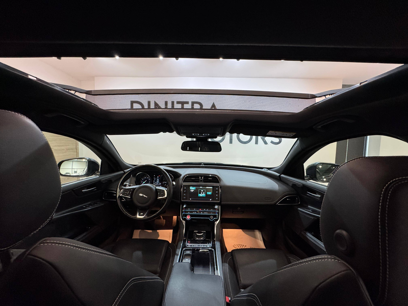 Jaguar XE 2.0D R-Sport - Pano/Navi/Cruise/Zetelvw/Keyless — photo 11