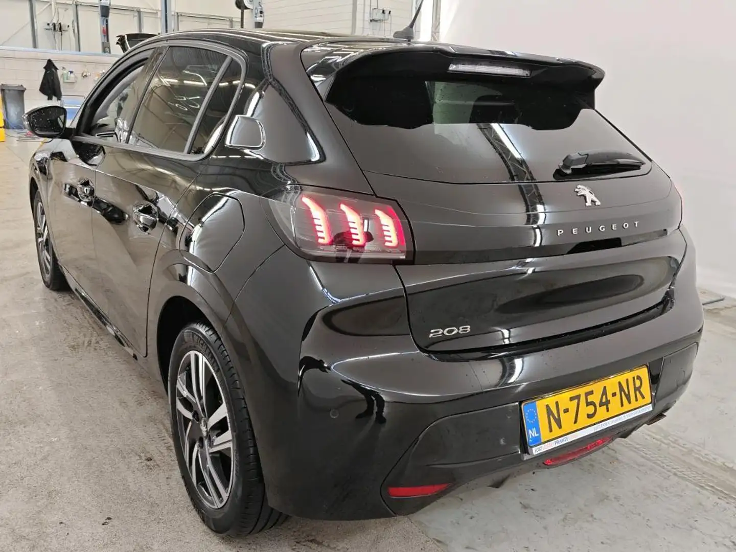 Peugeot 208 1.2 PureTech Allure 1e Eigenaar | NL-Auto | Volled Zwart - 2