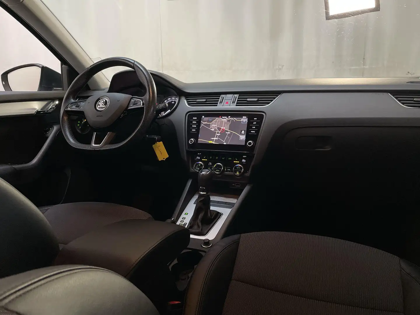 Skoda Octavia Combi 1.5 TSI 150pk DSG Greentech Business Edition Gris - 2