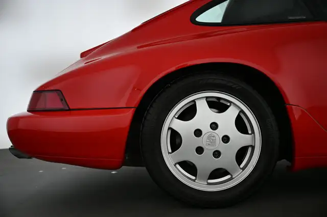 Porsche 911 view 16