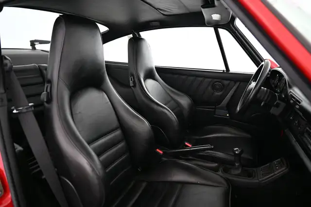 Porsche 911 view 17