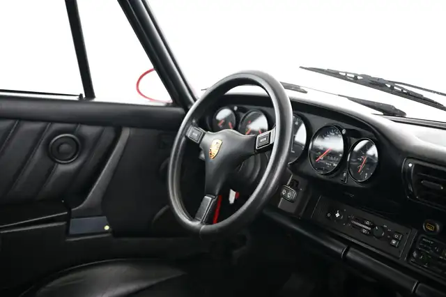 Porsche 911 view 19