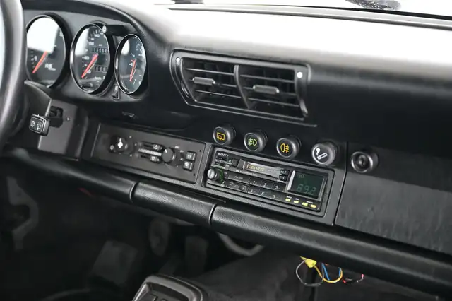 Porsche 911 view 20