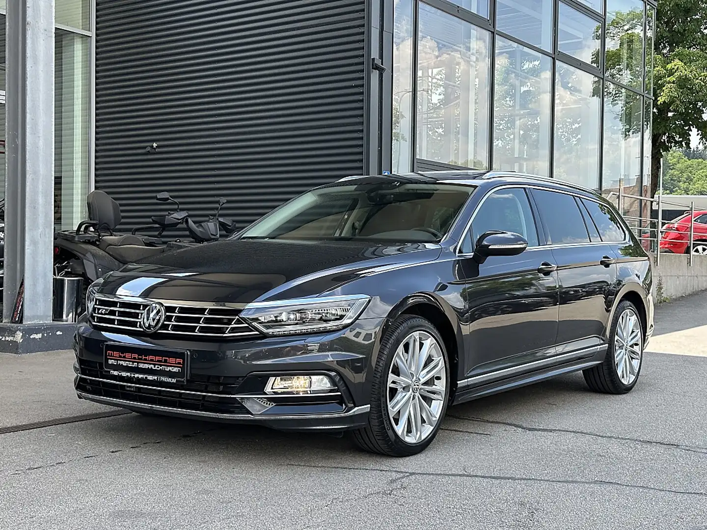 Volkswagen Passat Variant R-Line 2.0TDI 4Motion DSG / Pano / Navi / RFK /... Grau - 2