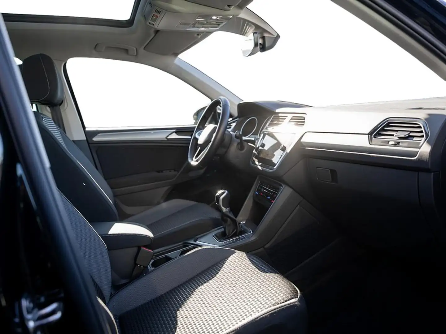 Volkswagen Tiguan 1.5 TSI Active NAVI PANO KAMERA KESSY Negro - 2