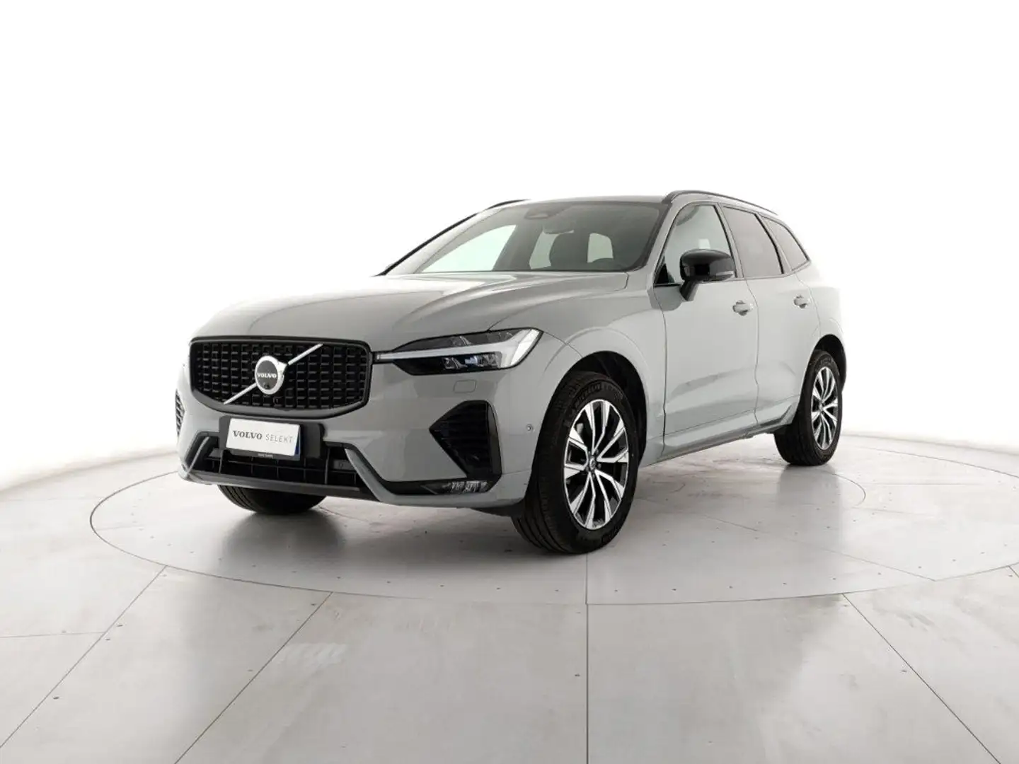 Volvo XC60 B5 AWD automatico Plus Dark Grigio - 2