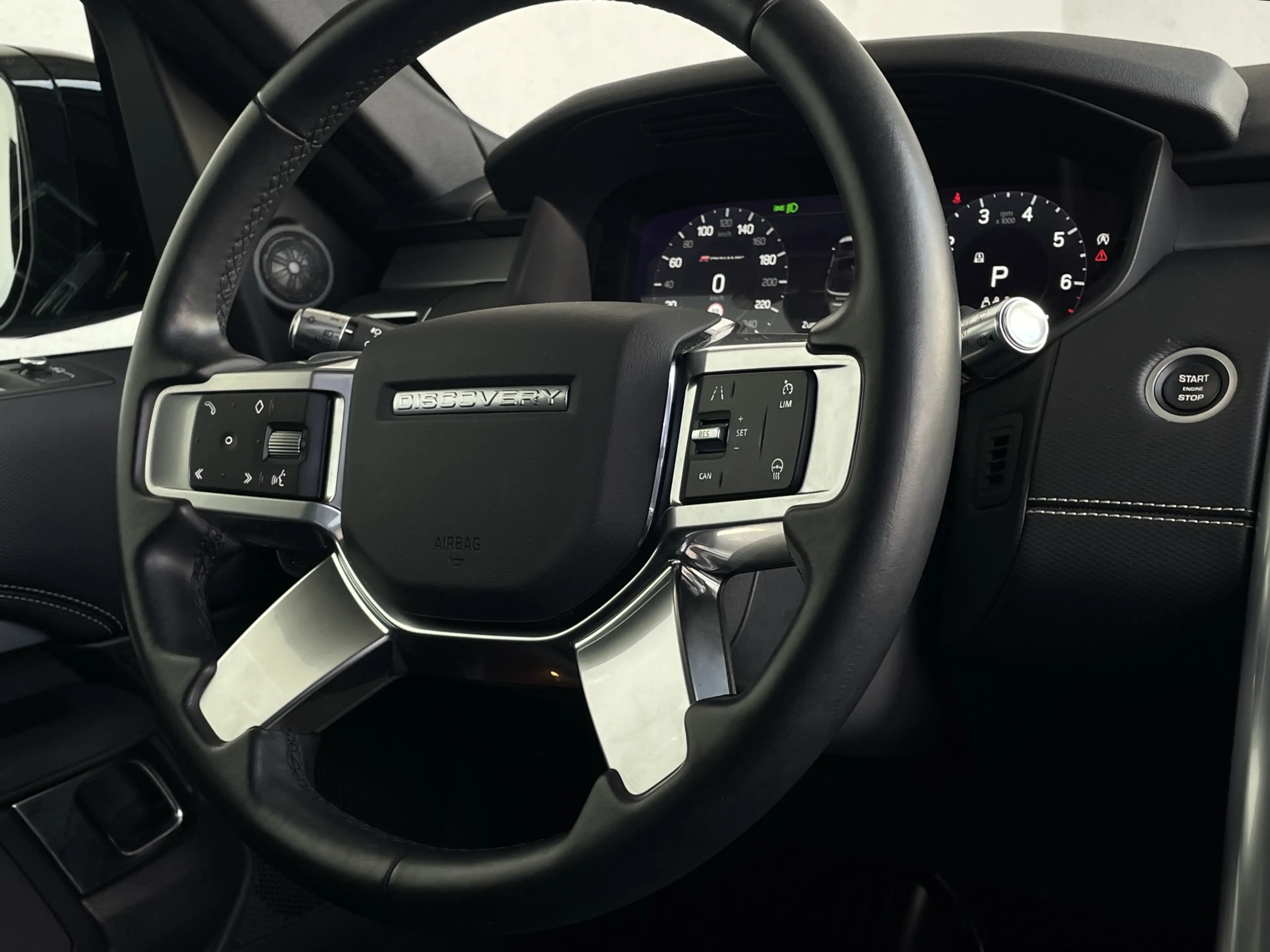 Land Rover Discovery 5*R-Dynamic SE D250 AWD* — photo 10