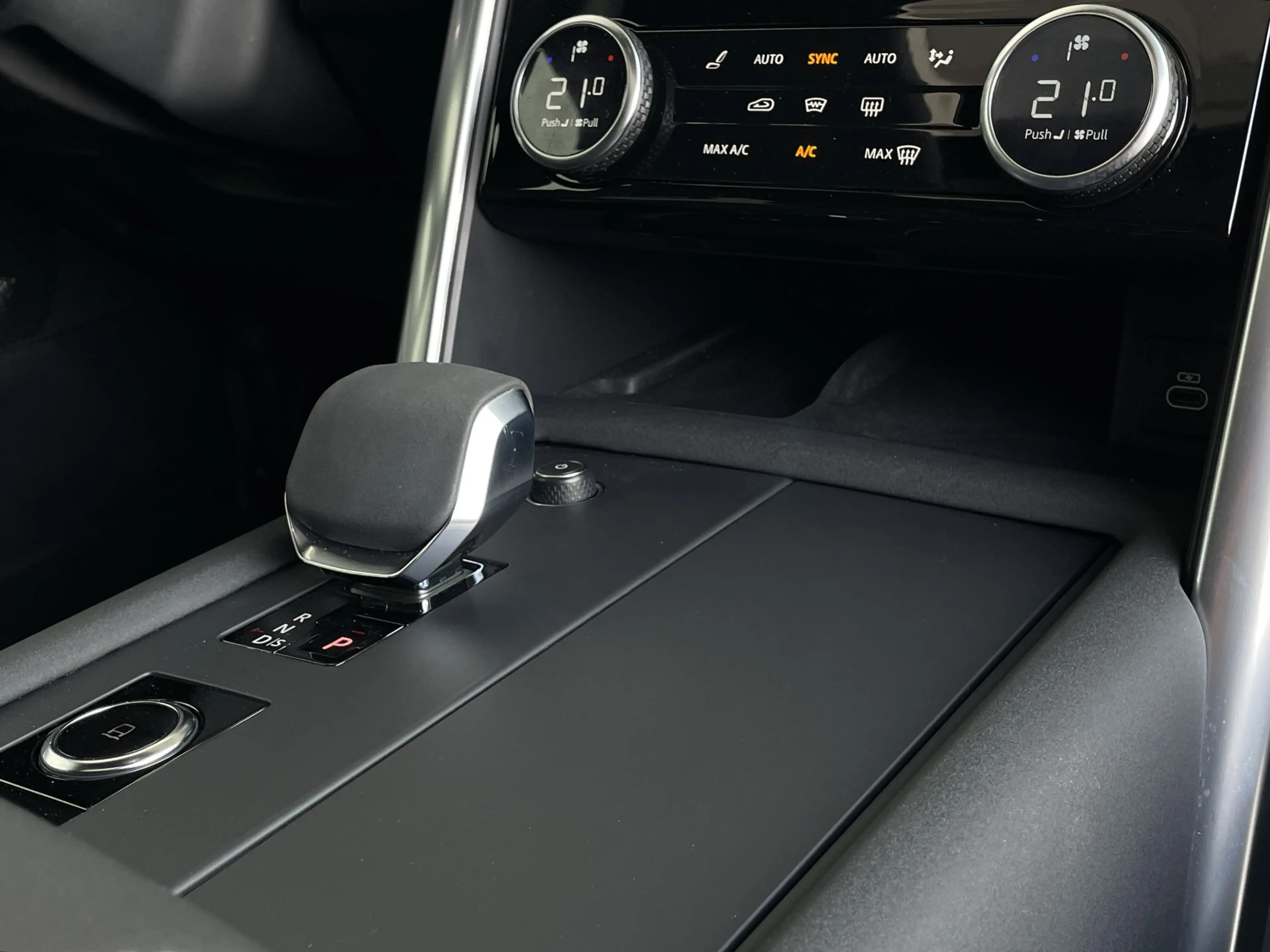 Land Rover Discovery 5*R-Dynamic SE D250 AWD* — photo 11