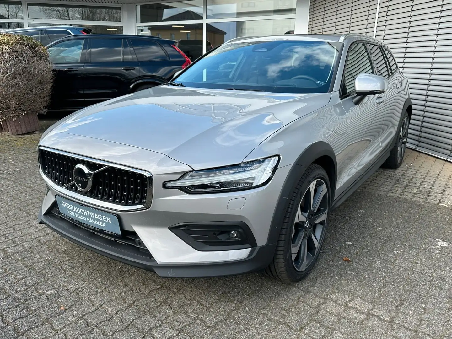 Volvo V60 Cross Country Ultimate AWD*Bowers*Standh*AHZV Silber - 1