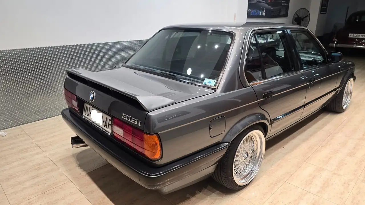 BMW 316 328i, foto 2