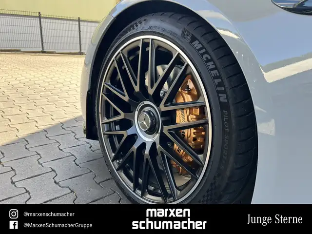 Mercedes-Benz SL view 7