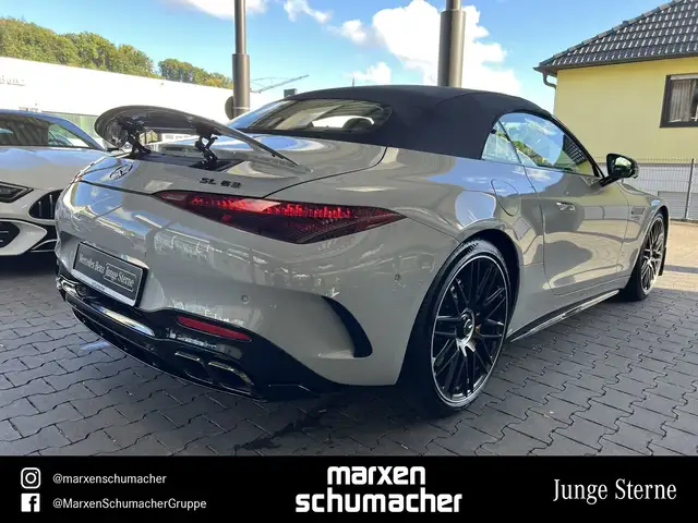 Mercedes-Benz SL view 4