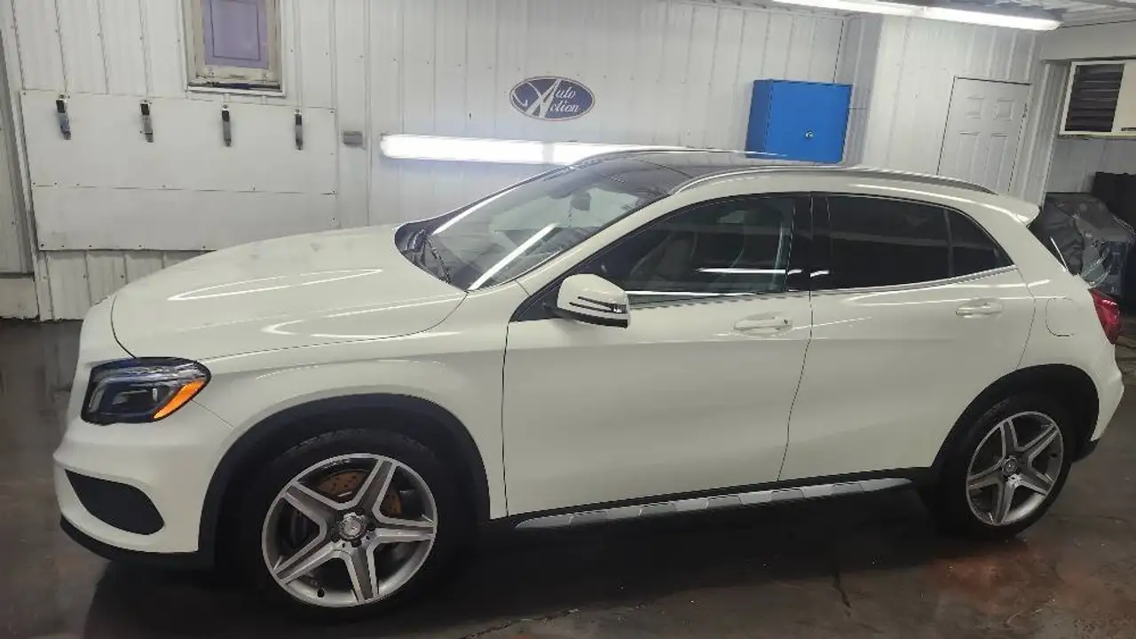 Mercedes-Benz GLA снимка Mercedes-Benz GLA