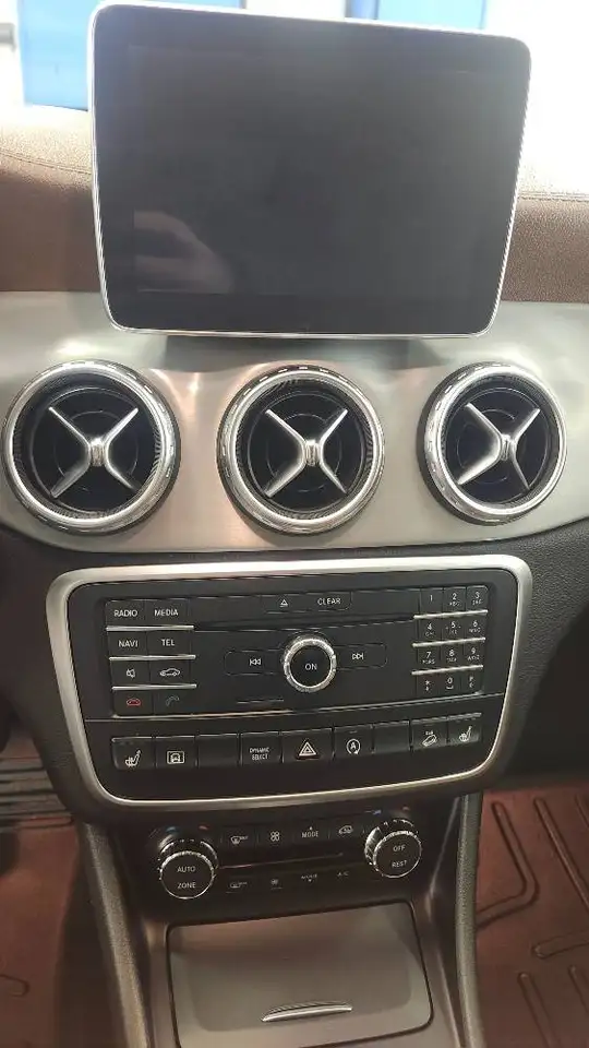 Mercedes-Benz GLA снимка Mercedes-Benz GLA