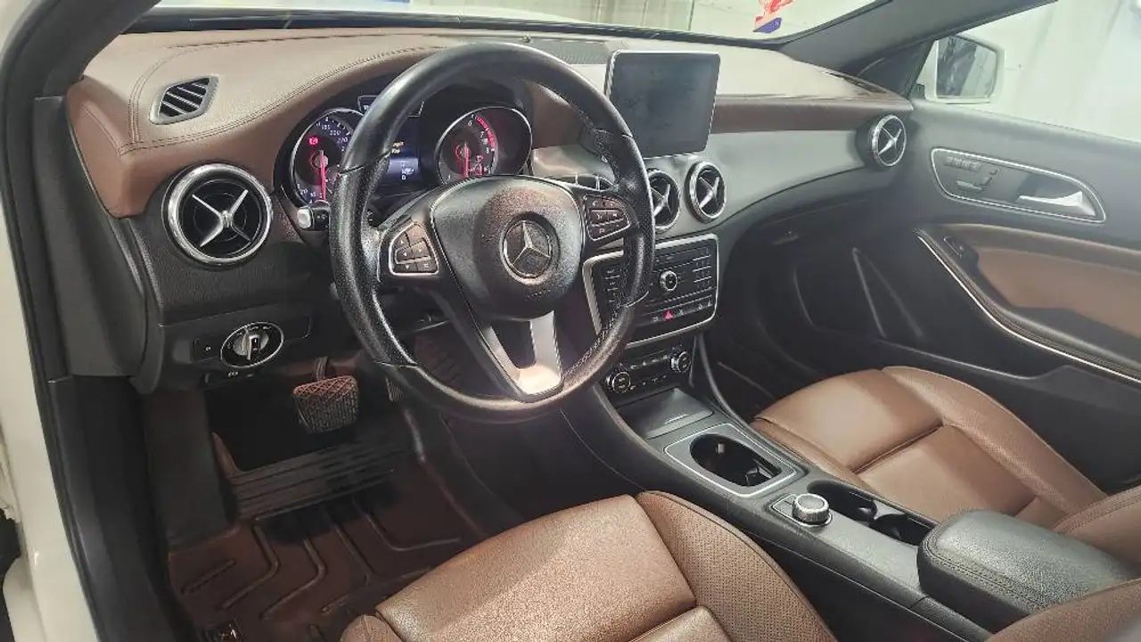 Mercedes-Benz GLA снимка Mercedes-Benz GLA