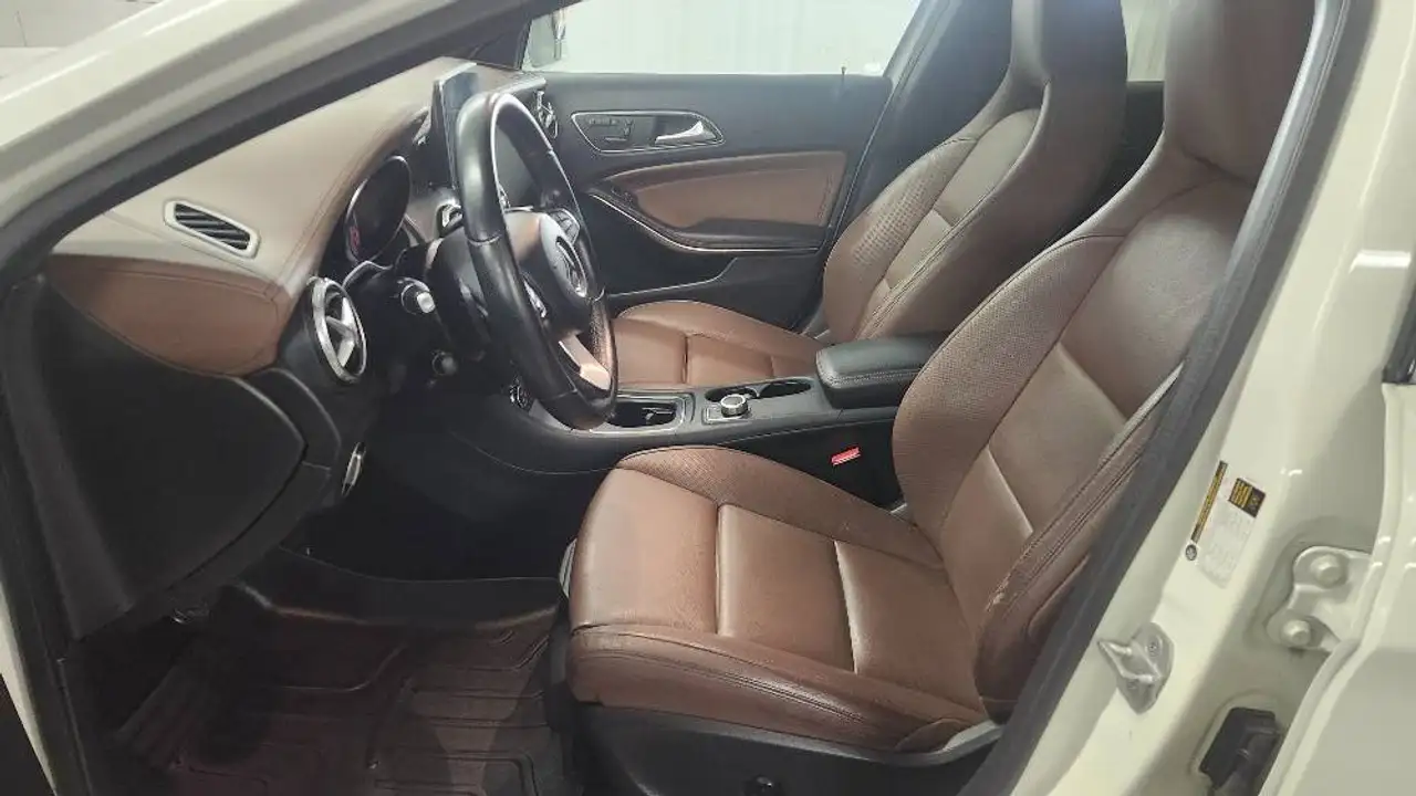 Mercedes-Benz GLA снимка Mercedes-Benz GLA