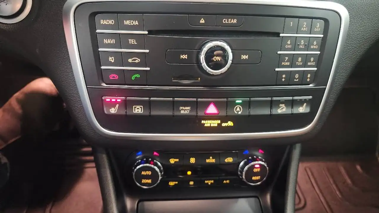 Mercedes-Benz GLA снимка Mercedes-Benz GLA