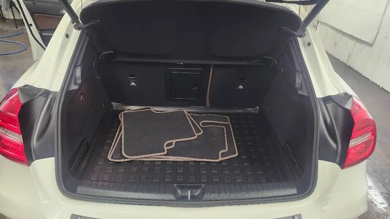 Mercedes-Benz GLA снимка Mercedes-Benz GLA