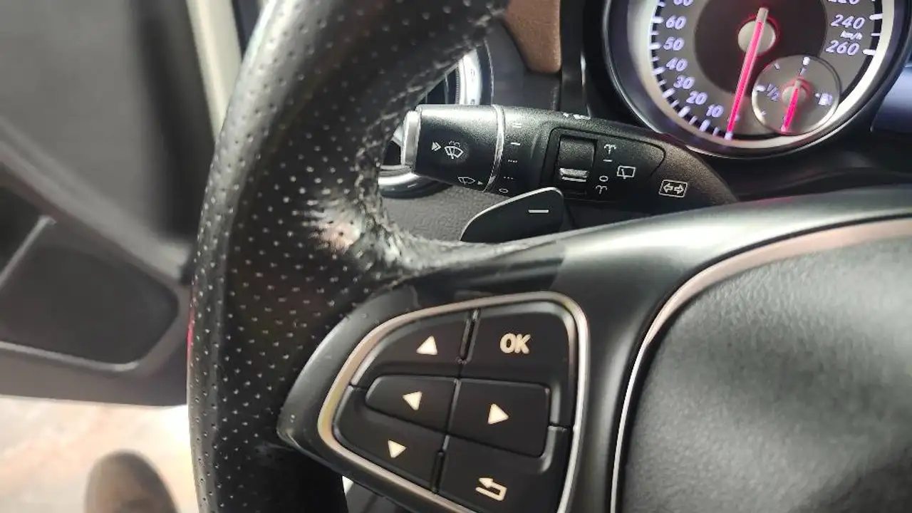 Mercedes-Benz GLA снимка Mercedes-Benz GLA