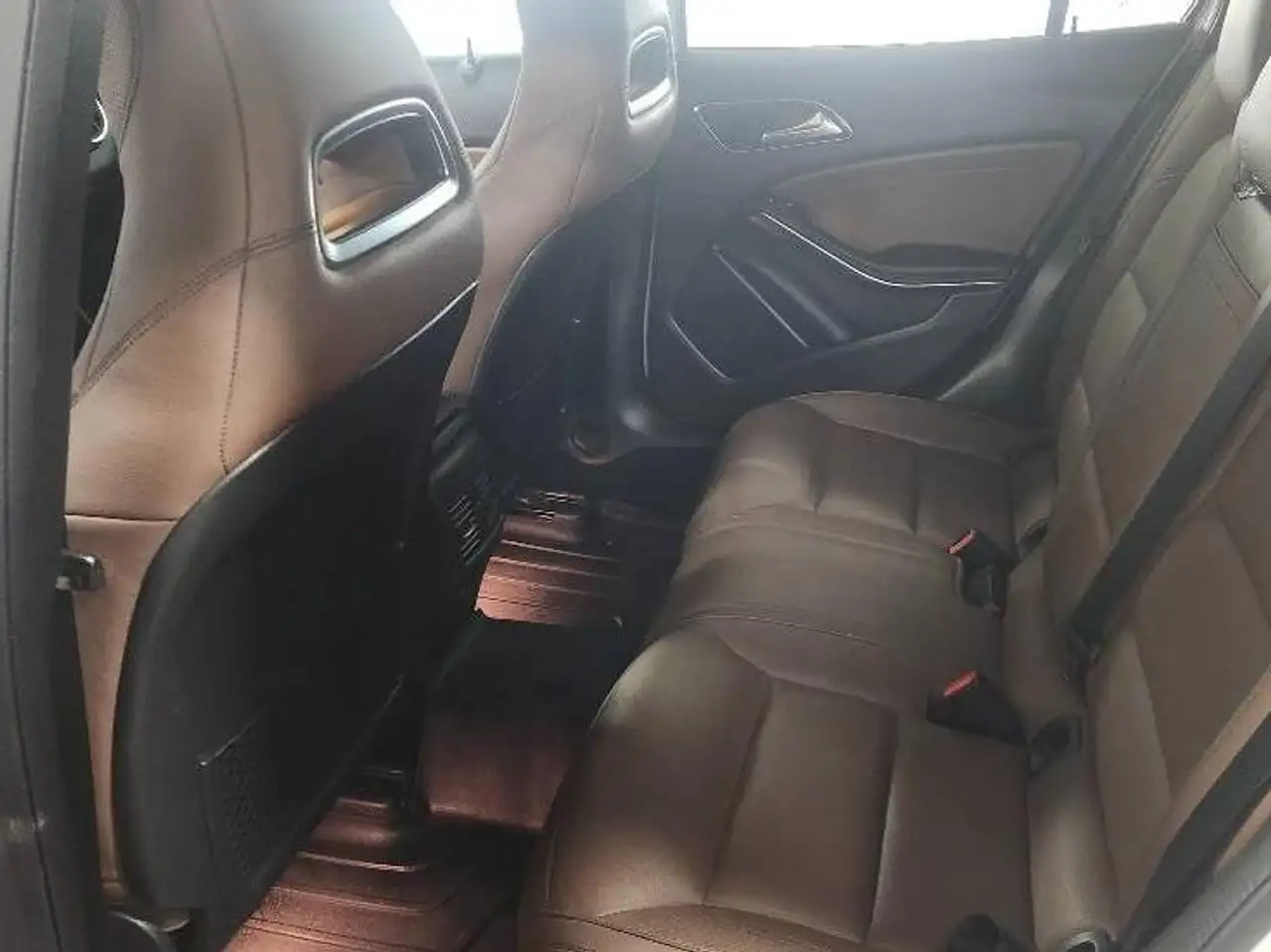 Mercedes-Benz GLA снимка Mercedes-Benz GLA