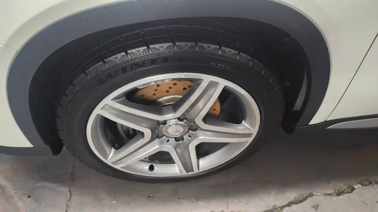Mercedes-Benz GLA снимка Mercedes-Benz GLA