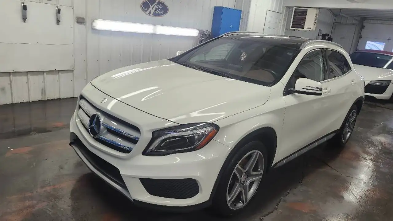 Mercedes-Benz GLA снимка Mercedes-Benz GLA