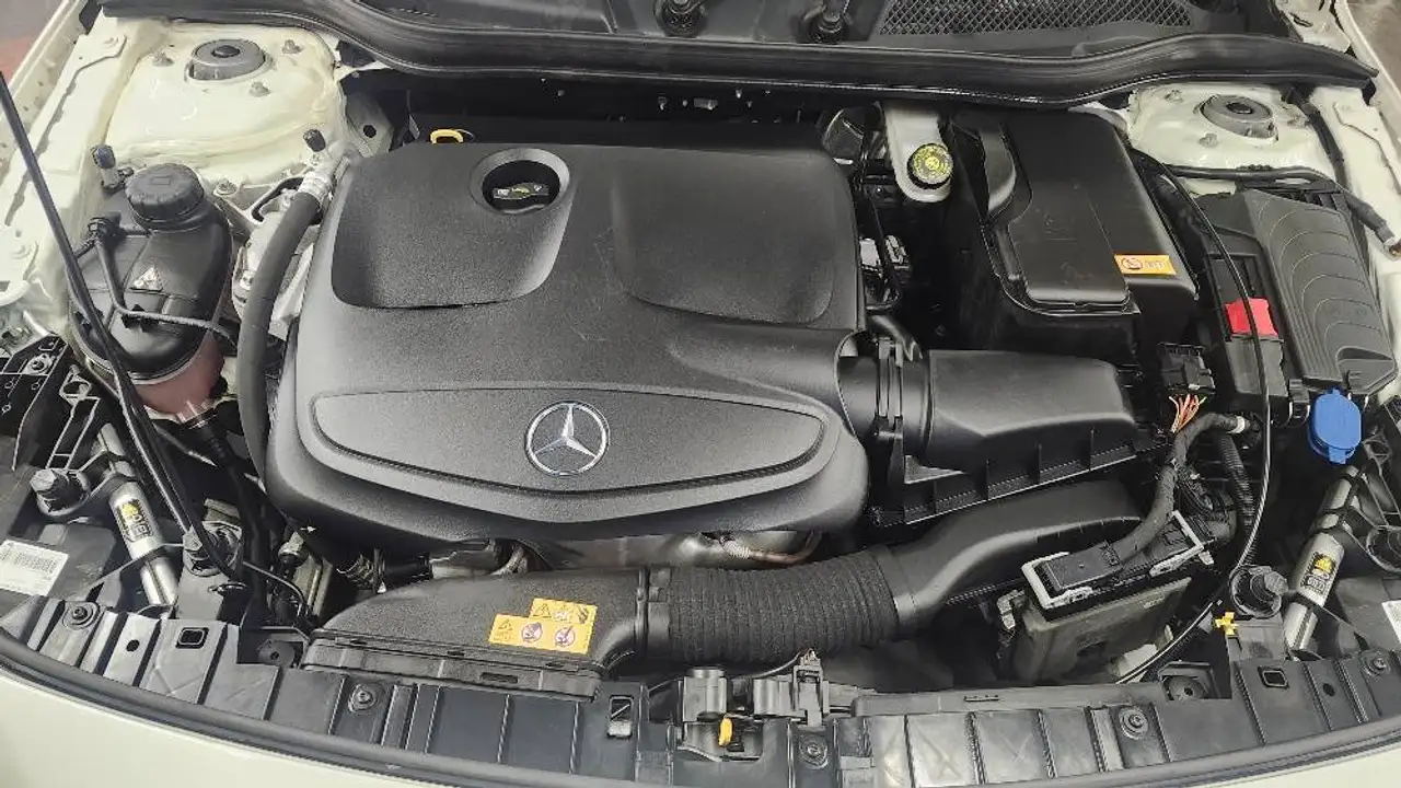 Mercedes-Benz GLA снимка Mercedes-Benz GLA