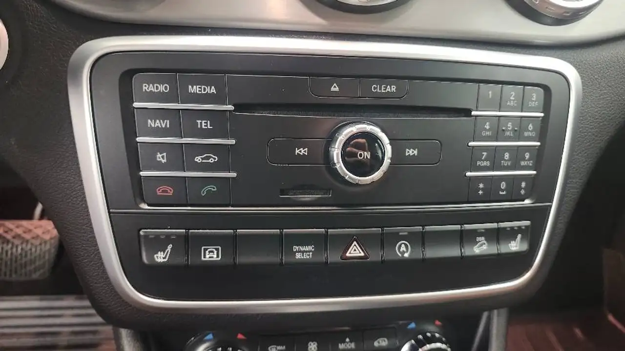 Mercedes-Benz GLA снимка Mercedes-Benz GLA