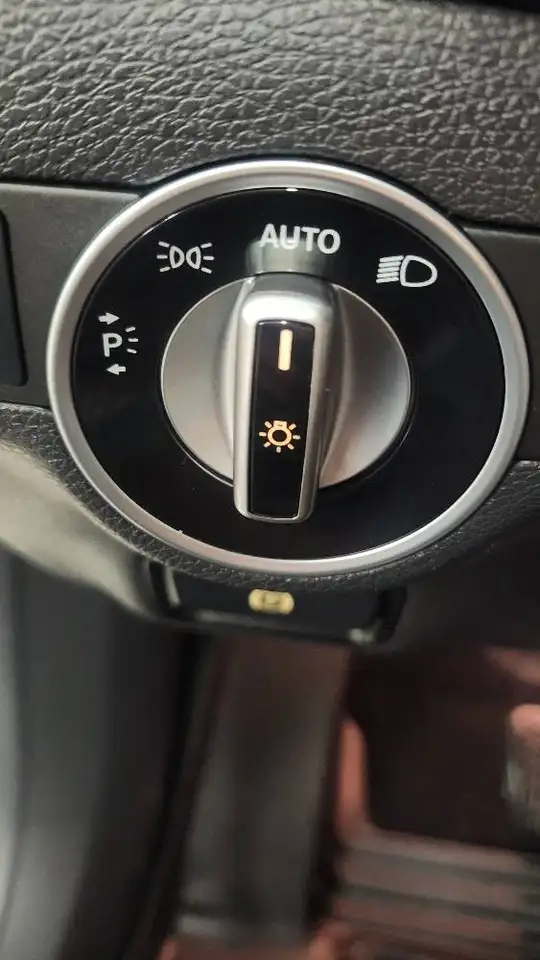 Mercedes-Benz GLA снимка Mercedes-Benz GLA