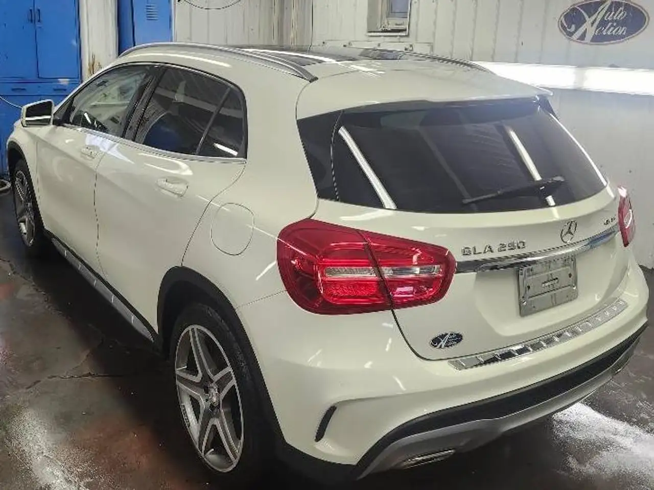 Mercedes-Benz GLA снимка Mercedes-Benz GLA