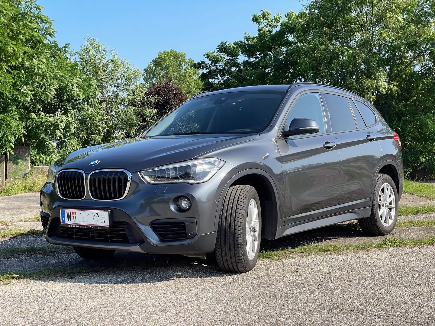 BMW X1 X1 sDrive16d Advantage *LED*NAVI*Kamera* Grau - 1