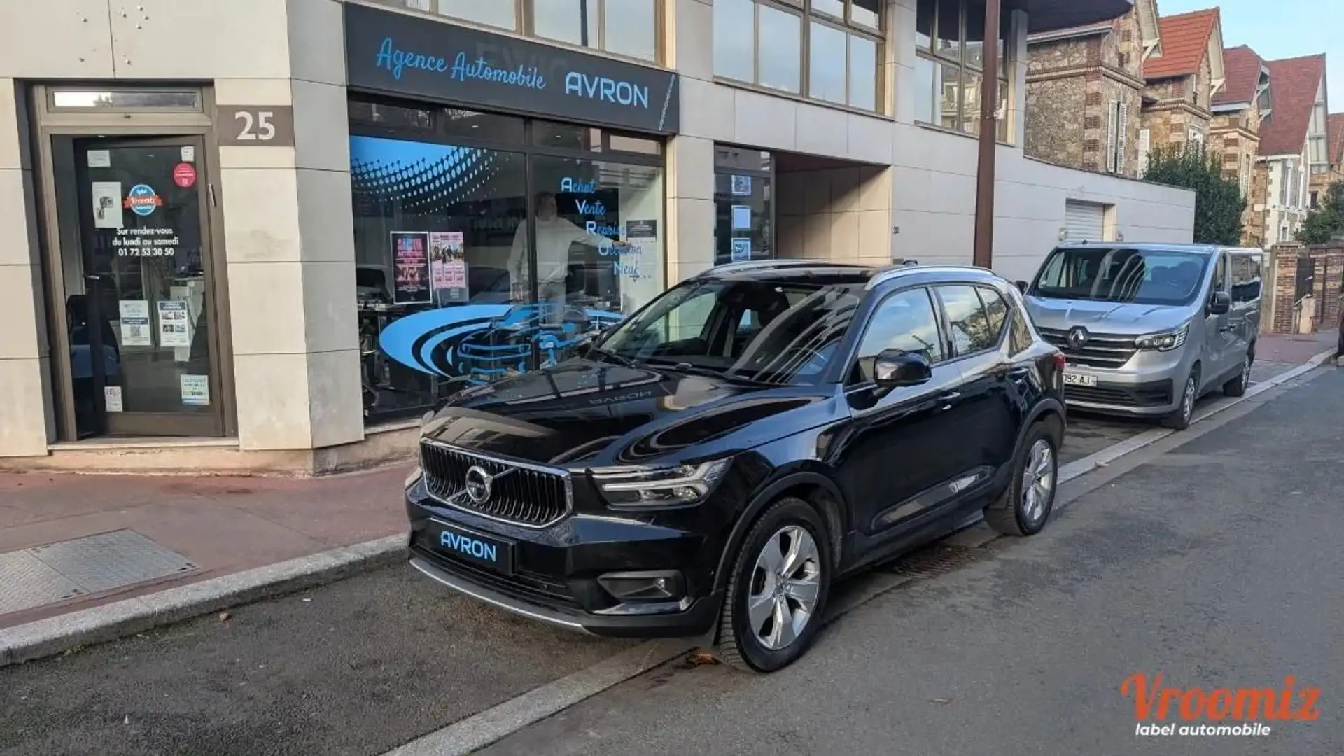 Volvo XC40 2.0 D3 150 MOMENTUM 2WD GEARTRONIC BVA Noir - 1