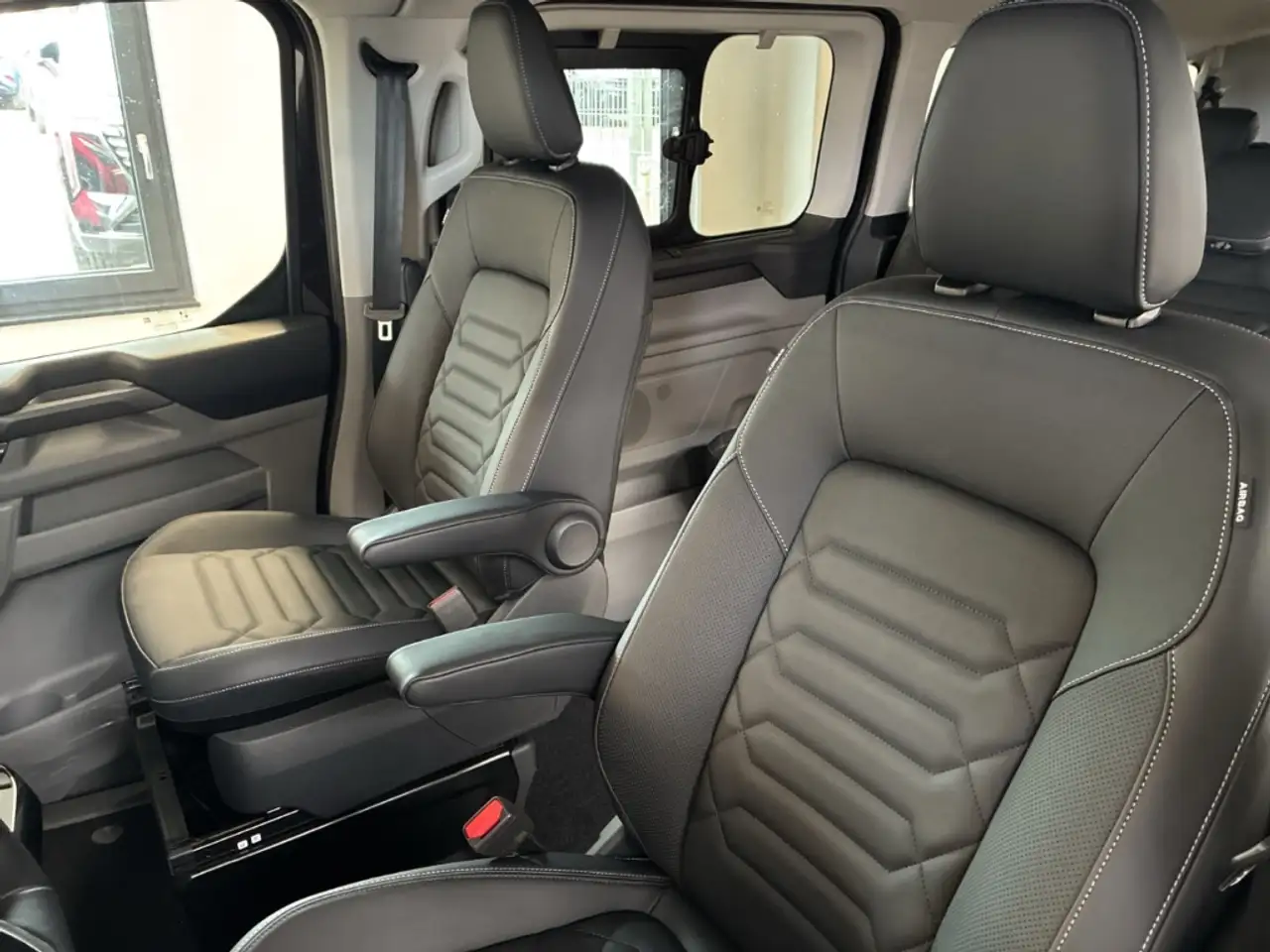 Ford Tourneo Custom 2026 — фото 11